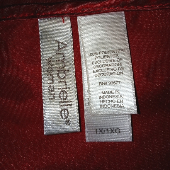 Beautiful Red Nightgown - Picture 5 of 5